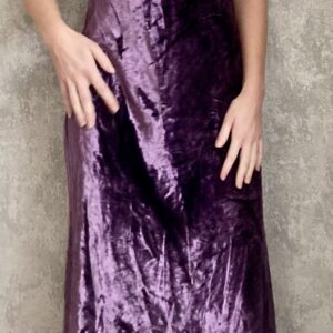 Dlouhé fialové šaty