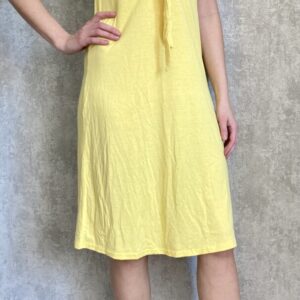 Letní žluté viskózové šaty